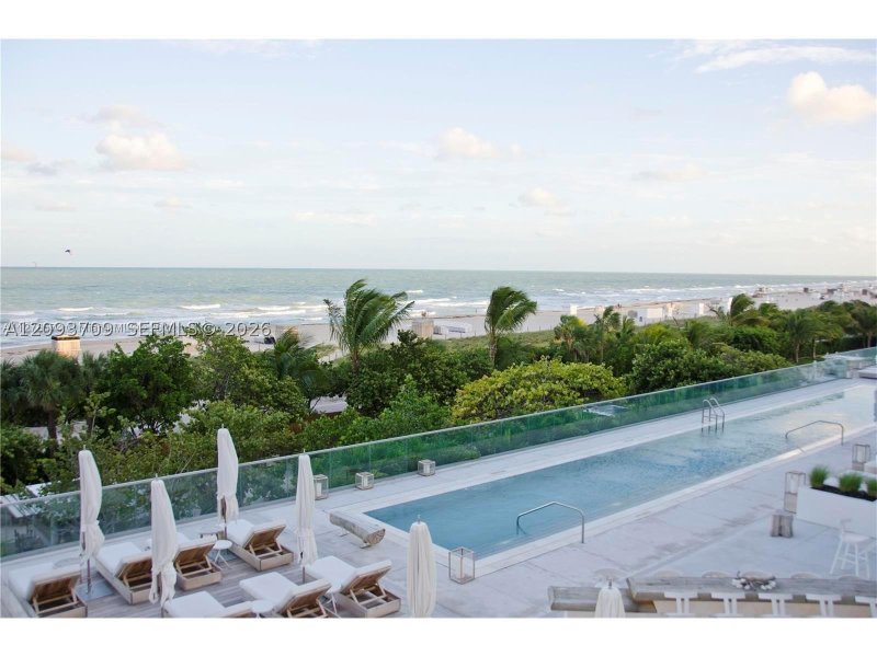 Apartment for rent at Roney Palace 342