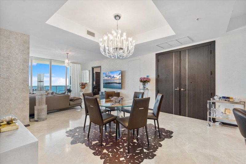 Comprar apartamento no Trump Royale 3704
