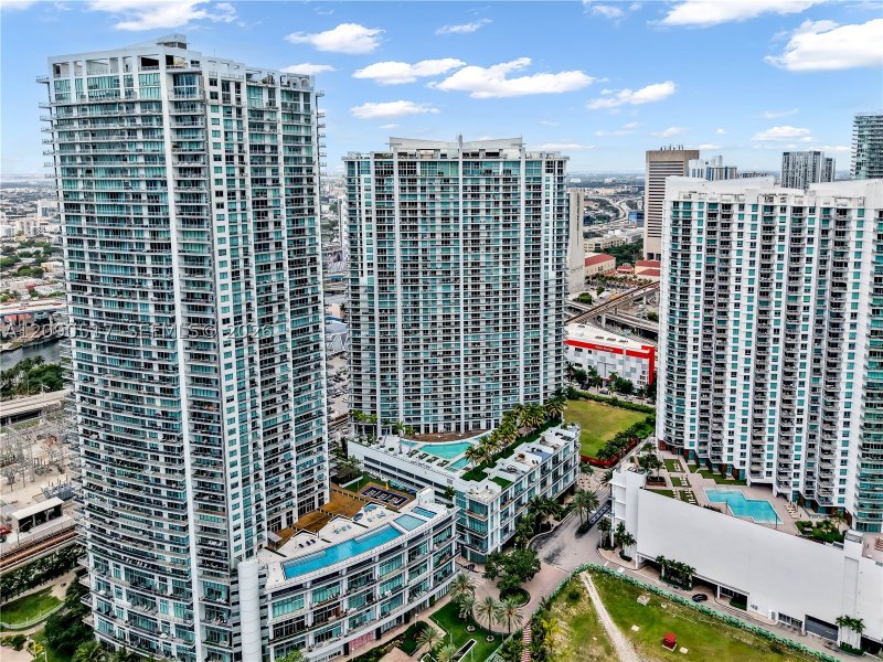 Condo for sale at The Ivy 308
