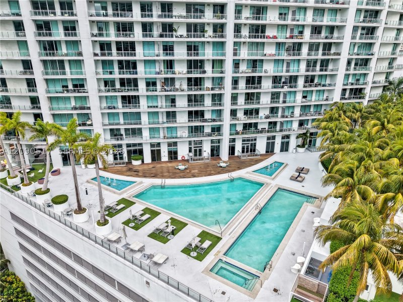 Condo for sale at The Ivy 308