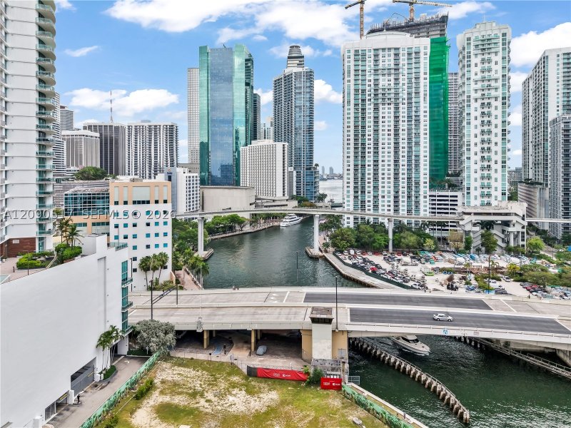 Condo for sale at The Ivy 308