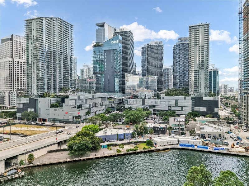 Condo for sale at The Ivy 308