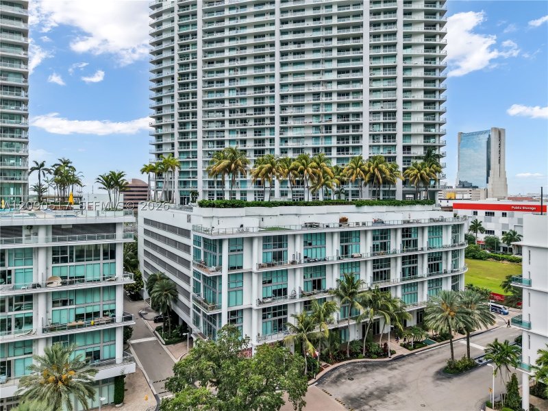 Condo for sale at The Ivy 308