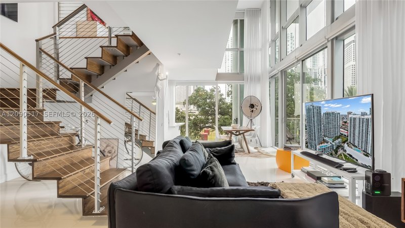 Condo for sale at The Ivy 308