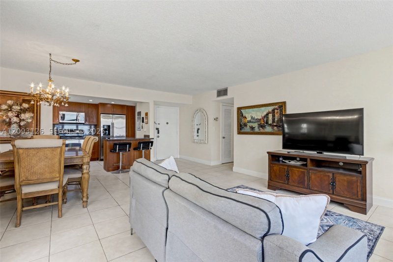 Condo for sale at Imperial Towers 609