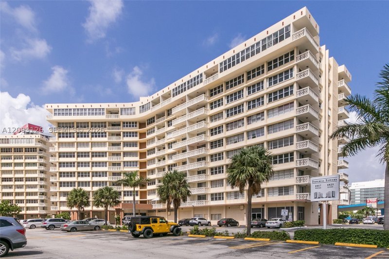 Condo for sale at Imperial Towers 609