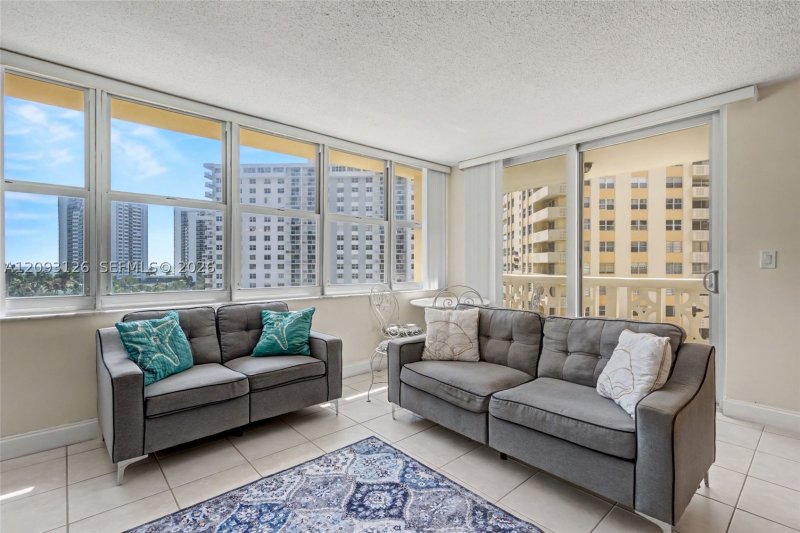 Condo for sale at Imperial Towers 609
