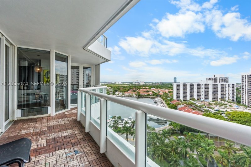 Comprar apartamento en South Tower at The Point 1703