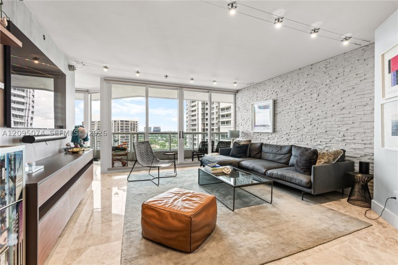 Comprar apartamento en South Tower at The Point 1703