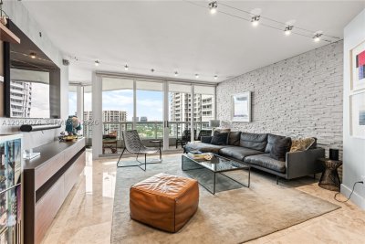 Comprar apartamento en South Tower at The Point 1703