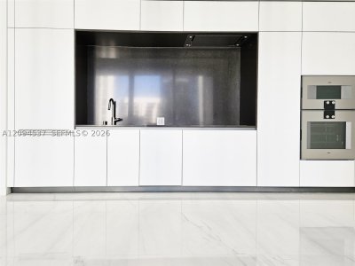 Aluguel de apartamento no Aston Martin Residences 2208W