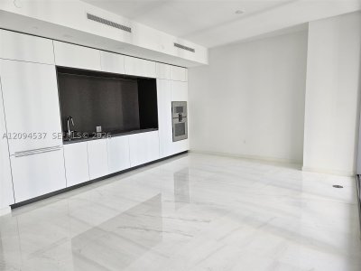 Aluguel de apartamento no Aston Martin Residences 2208W