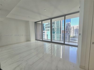 Aluguel de apartamento no Aston Martin Residences 2208W