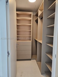 Aluguel de apartamento no Aston Martin Residences 2208W