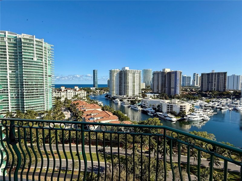Comprar apartamento en Turnberry Village South TS03