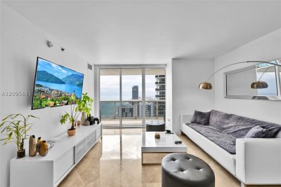 Comprar apartamento no Beach Club Two 3104