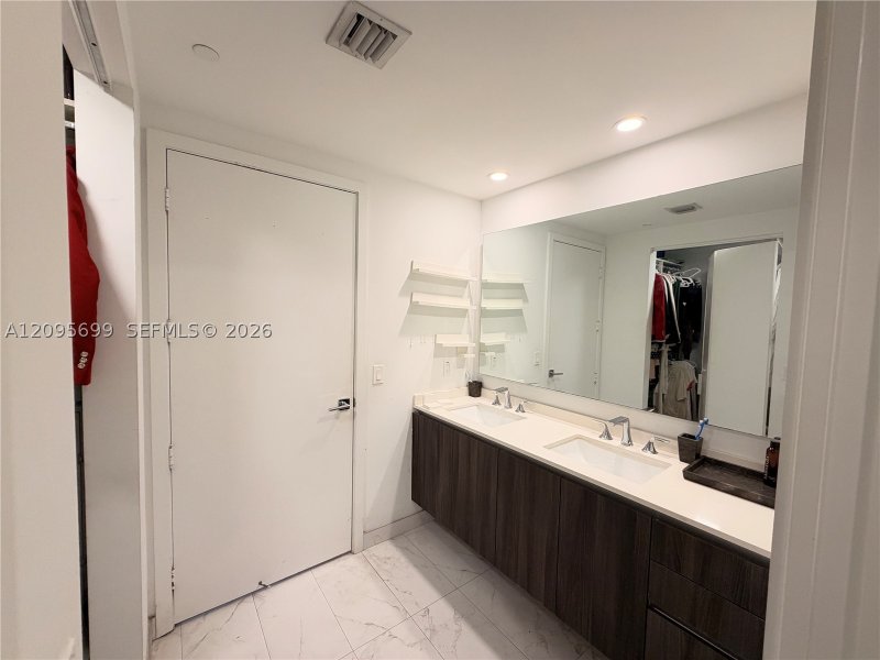 Condo for sale at Aria on The Bay 2205