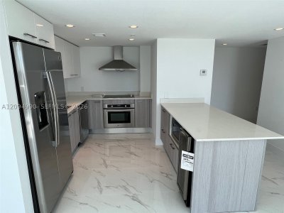 Aluguel de apartamento no The Palms Residences 704
