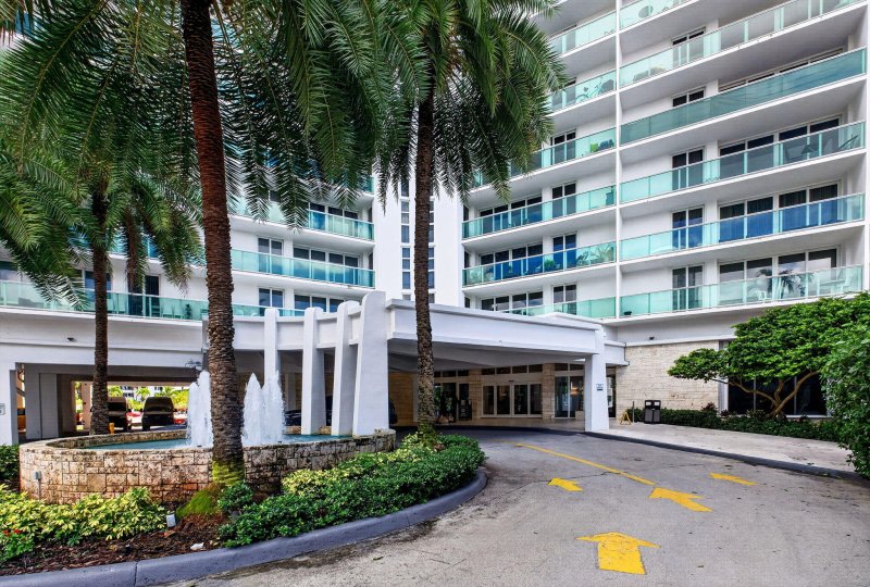 Condo for sale at Arlen House 620