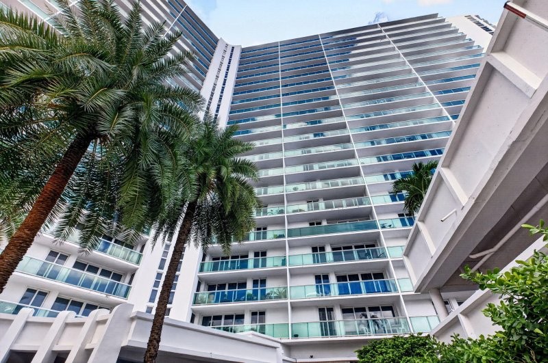 Condo for sale at Arlen House 620