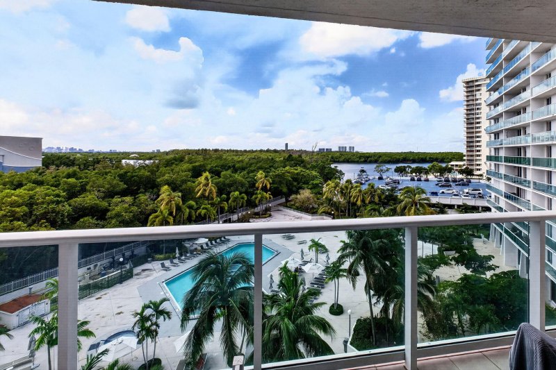 Condo for sale at Arlen House 620