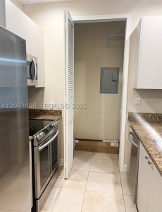 Aluguel de apartamento no 100 Andalusia PH-8