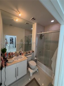Aluguel de apartamento no One Miami West Tower LPH-06