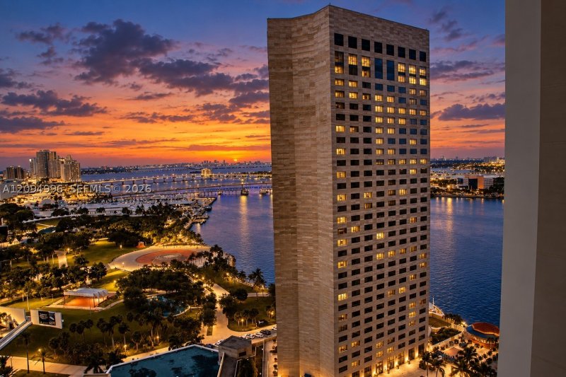 Comprar apartamento en One Miami East Tower 2722