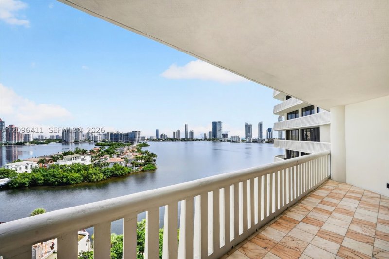 Alquiler de apartamento en 3000 Williams Island 1103