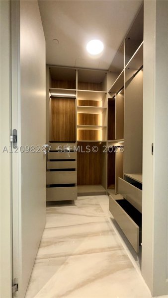 Alquiler de apartamento en Aston Martin Residences 2606W