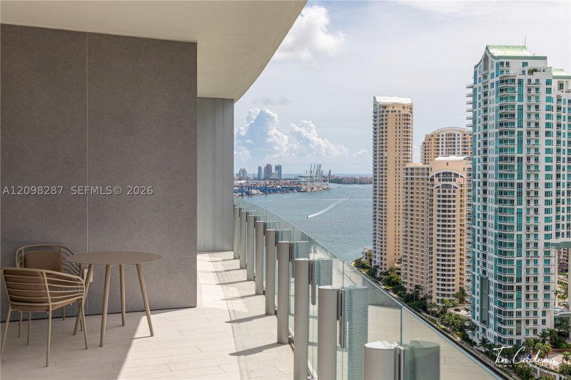 Alquiler de apartamento en Aston Martin Residences 2606W