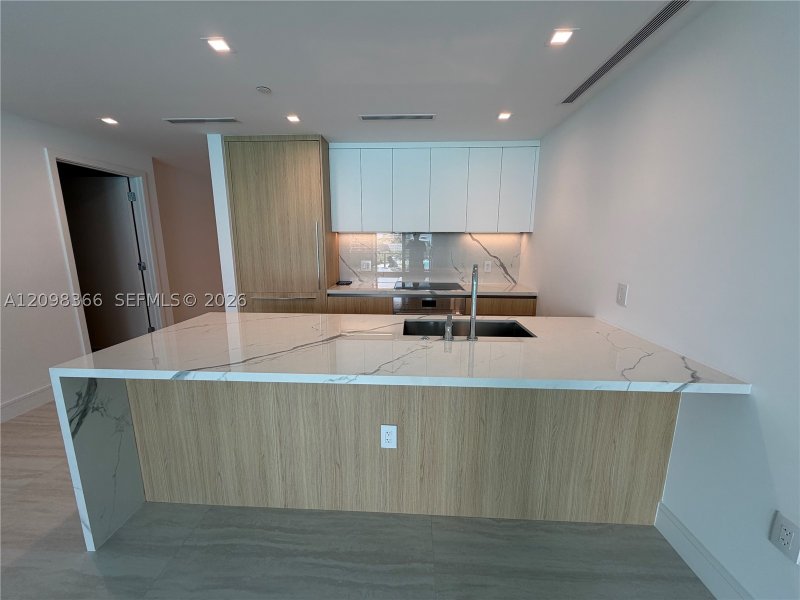 Aluguel de apartamento no One Park Tower by Turnberry 408