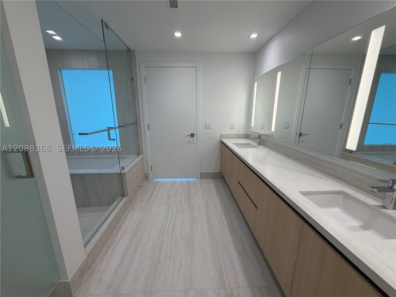 Aluguel de apartamento no One Park Tower by Turnberry 408