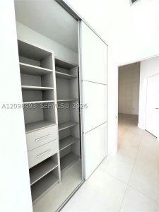 Comprar apartamento no Biscayne Beach 602