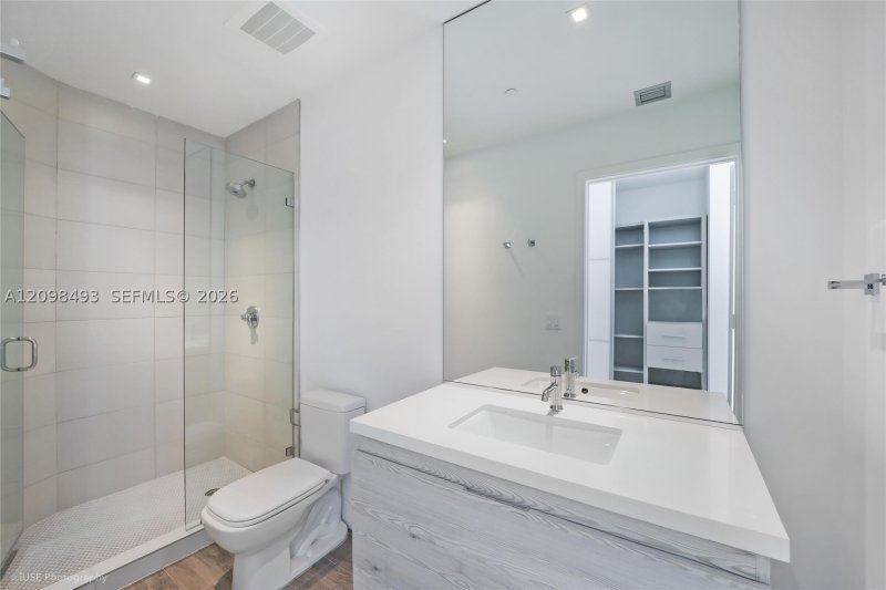 Comprar apartamento no Biscayne Beach 602
