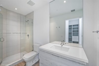 Comprar apartamento no Biscayne Beach 602
