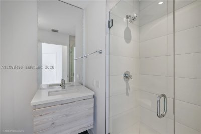 Comprar apartamento no Biscayne Beach 602