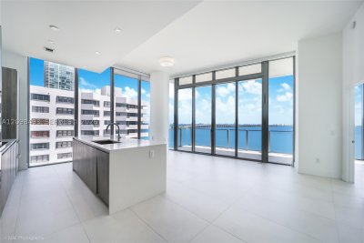 Comprar apartamento no Biscayne Beach 602