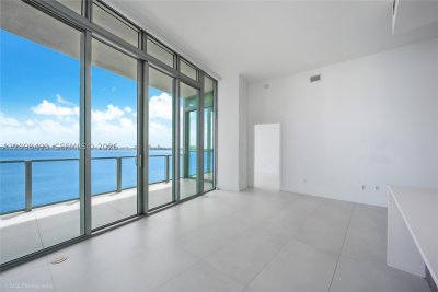 Comprar apartamento no Biscayne Beach 602