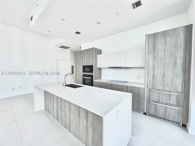 Comprar apartamento no Biscayne Beach 602
