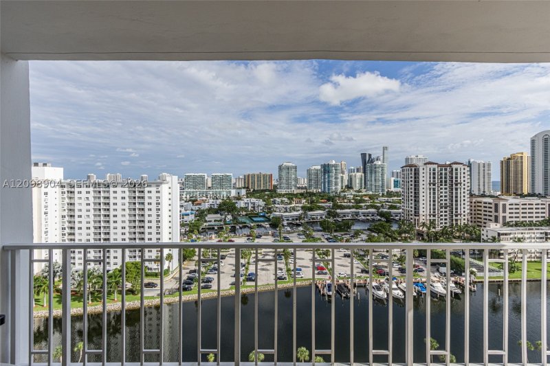 Condo for sale at Arlen House 1631