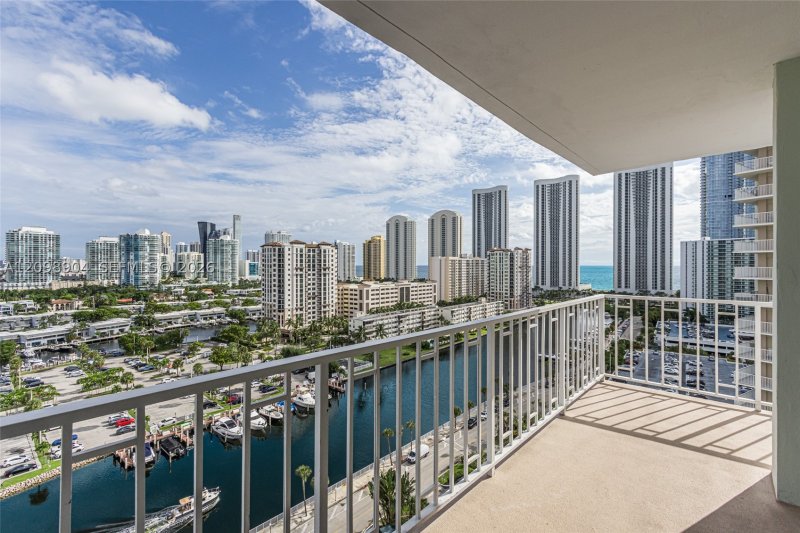 Condo for sale at Arlen House 1631