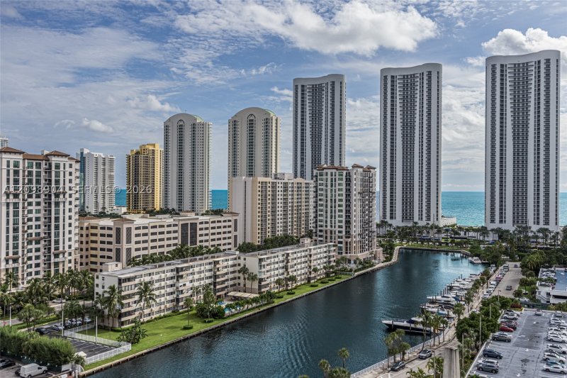 Condo for sale at Arlen House 1631