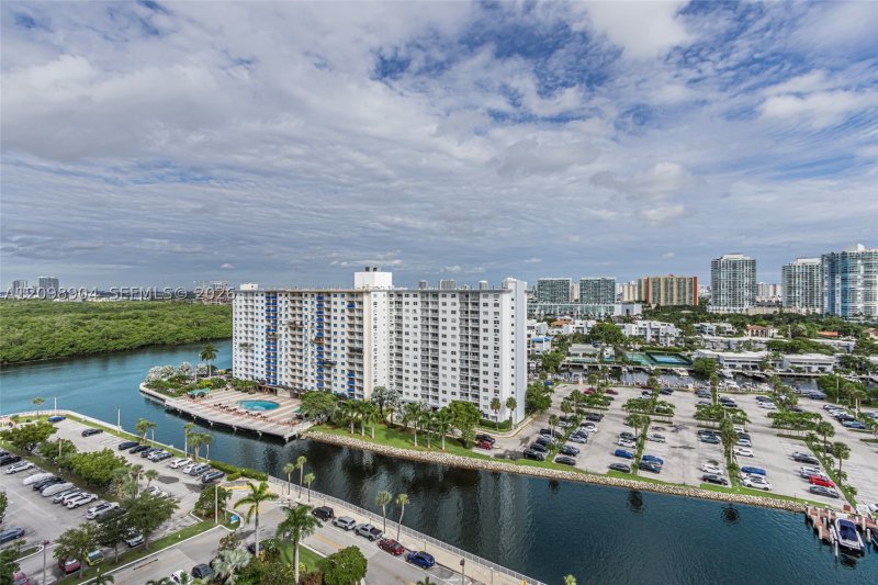 Condo for sale at Arlen House 1631