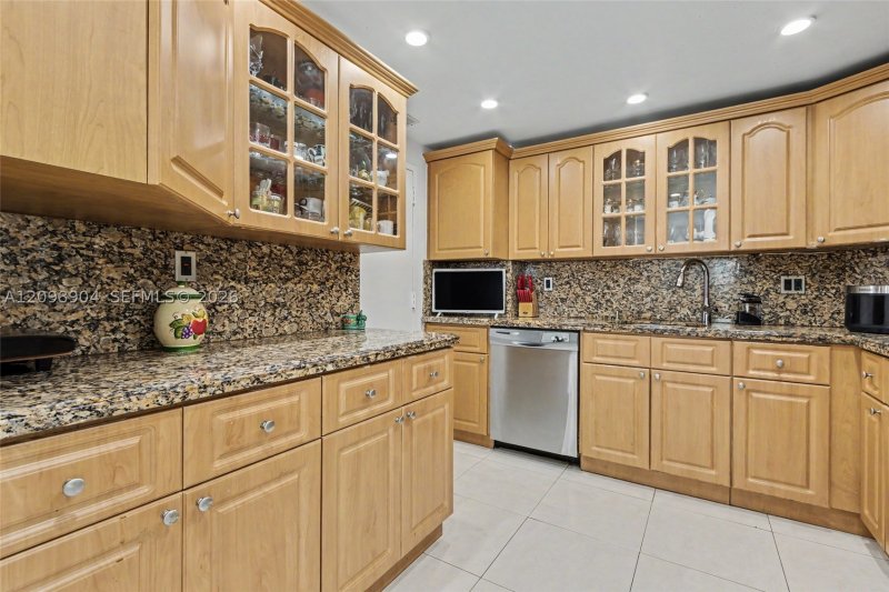 Condo for sale at Arlen House 1631