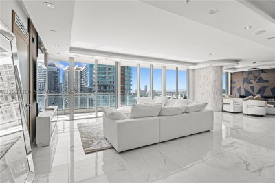 Comprar apartamento en Mint at Riverfront 4003-04