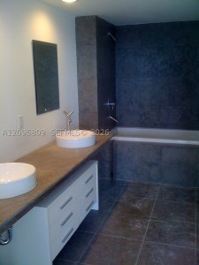Comprar apartamento no Icon Brickell Tower I 617