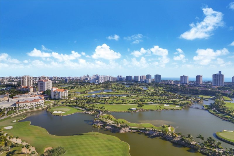 Comprar apartamento en Turnberry On The Green PH-02