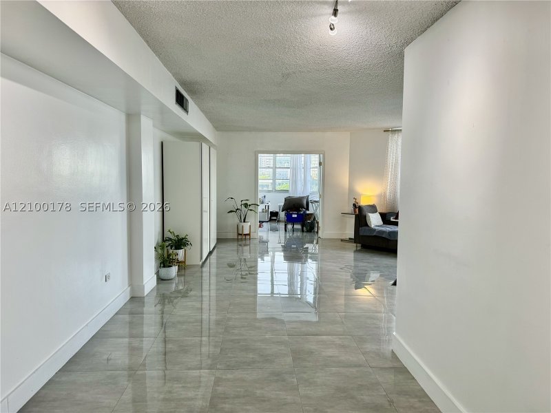 Apartment for rent at Four Ambassadors 570