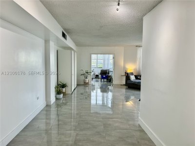 Aluguel de apartamento no Four Ambassadors 570